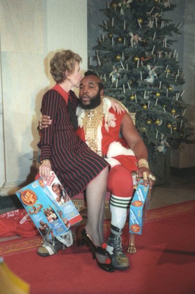 Il giorno in cui Nancy espresse il suo desiderio sulle gambe di Santa T. Claus