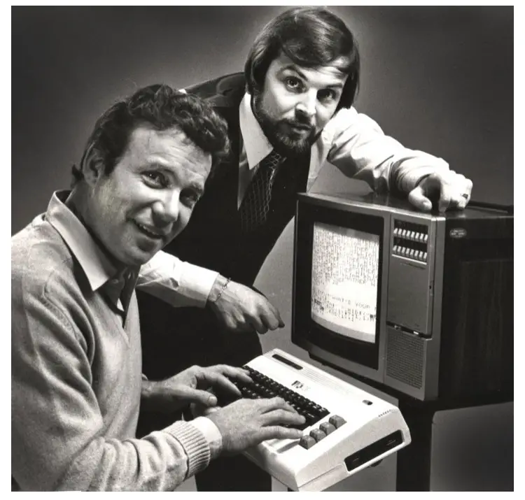 Il Capitano Kirk che publicizza un Commodore (insieme al padre del marketing per gli home computer Michael Tomczyk di Commodore)